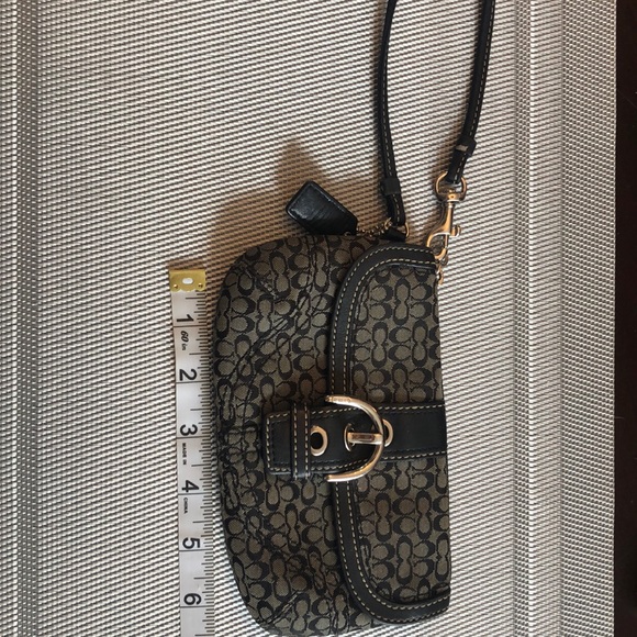 Coach wristlet - Picture 2 of 4